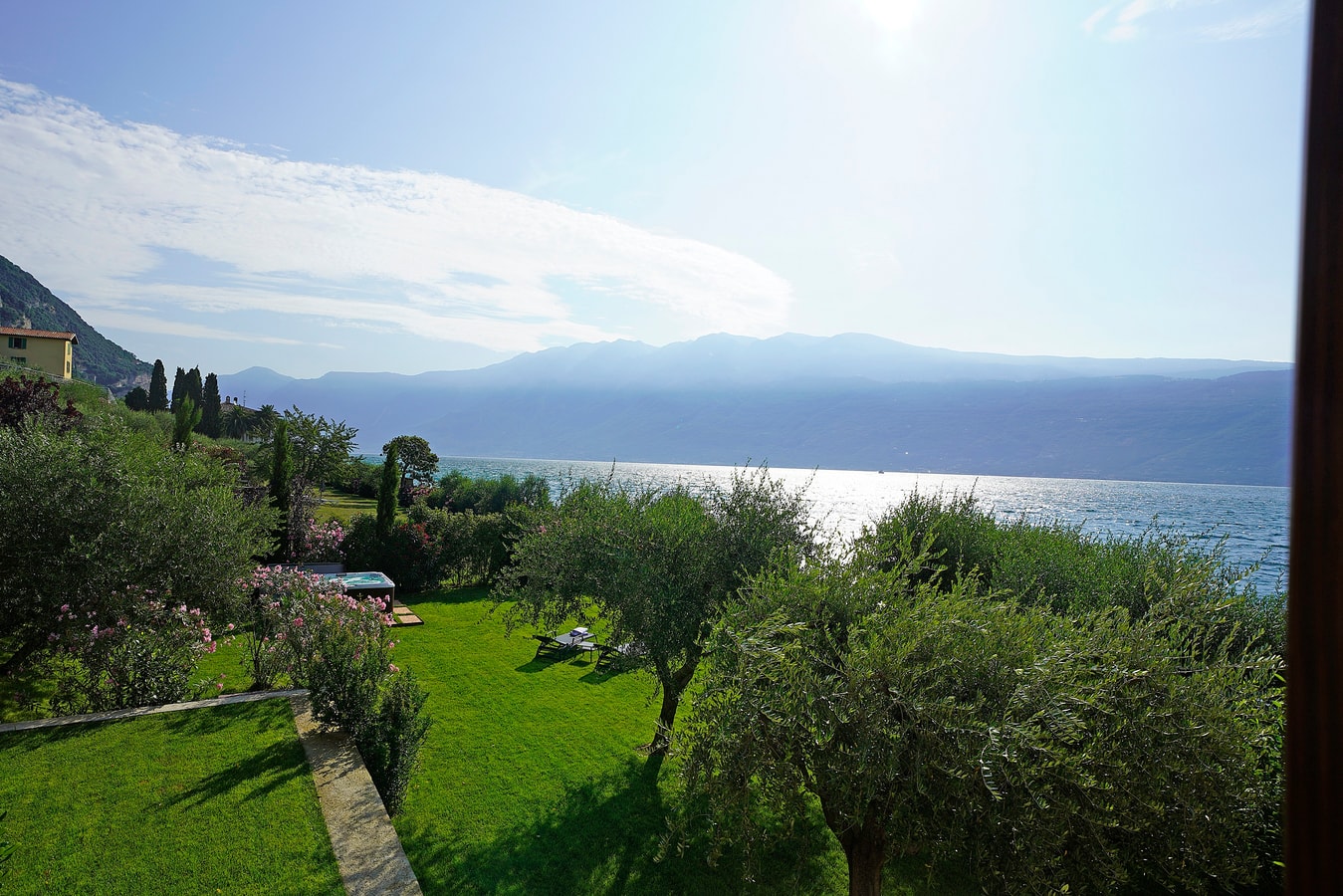 Villa Pamina - Lakeside villa with Jacuzzi and lake access 15 Italian Breaks