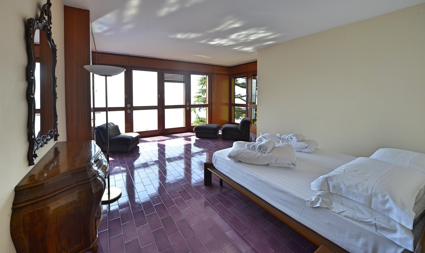 Villa Nilda - Private lakefront property with pool 10 Italian Breaks