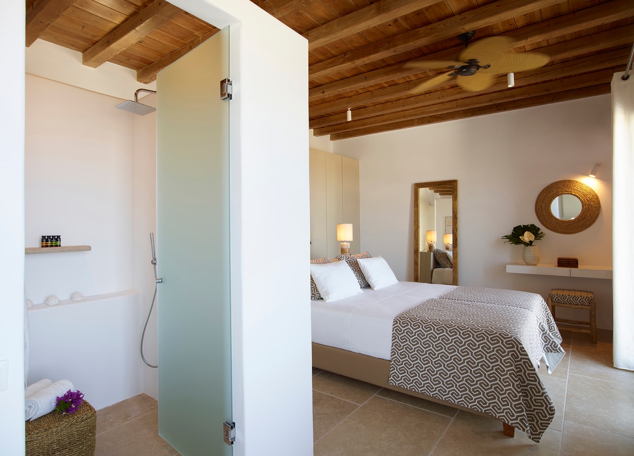 Luxury modern villa with swimming pool in Mykonos 2 My Villa Breaks