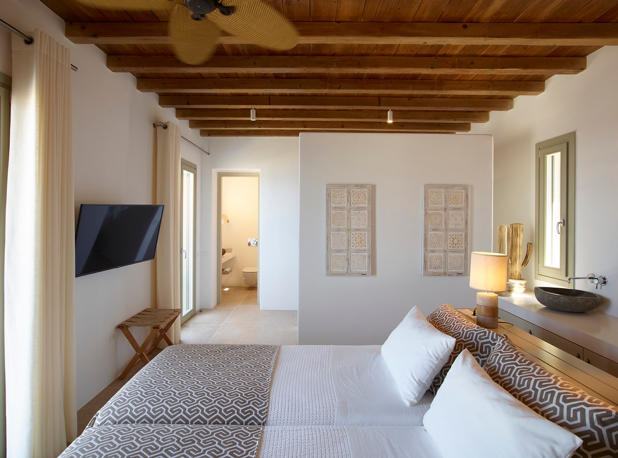 Luxury modern villa with swimming pool in Mykonos 3 My Villa Breaks