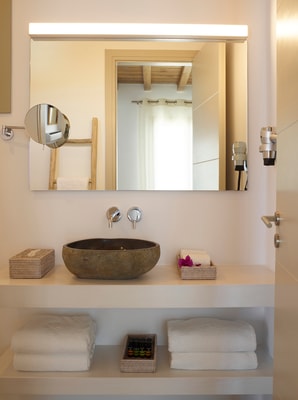 Luxury modern villa with swimming pool in Mykonos 20 My Villa Breaks