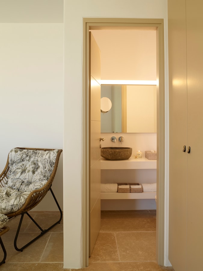 Luxury modern villa with swimming pool in Mykonos 42 My Villa Breaks