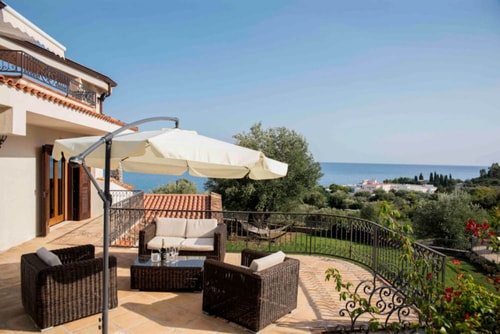 Villa Luigi - Modern villa with private pool 32 Italian Breaks