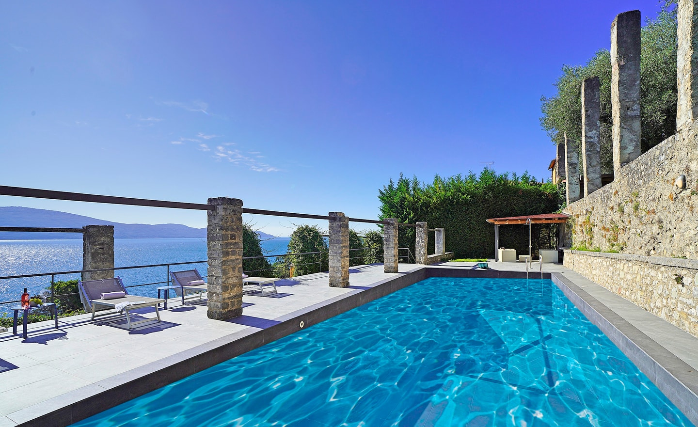 Villa Ludovica - Private lakeside villa with pool Italian Breaks