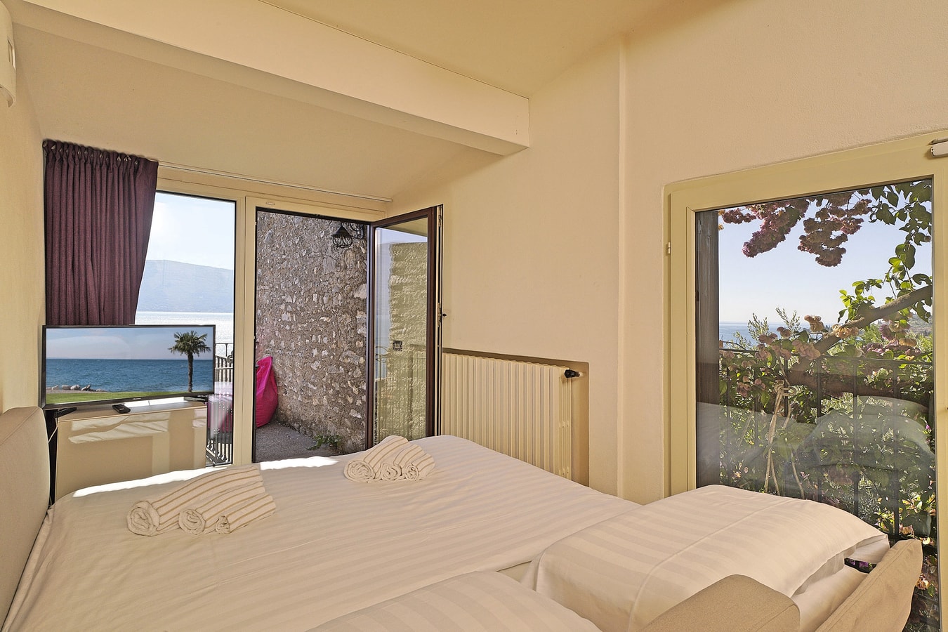 Villa Ludovica - Private lakeside villa with pool 8 Italian Breaks