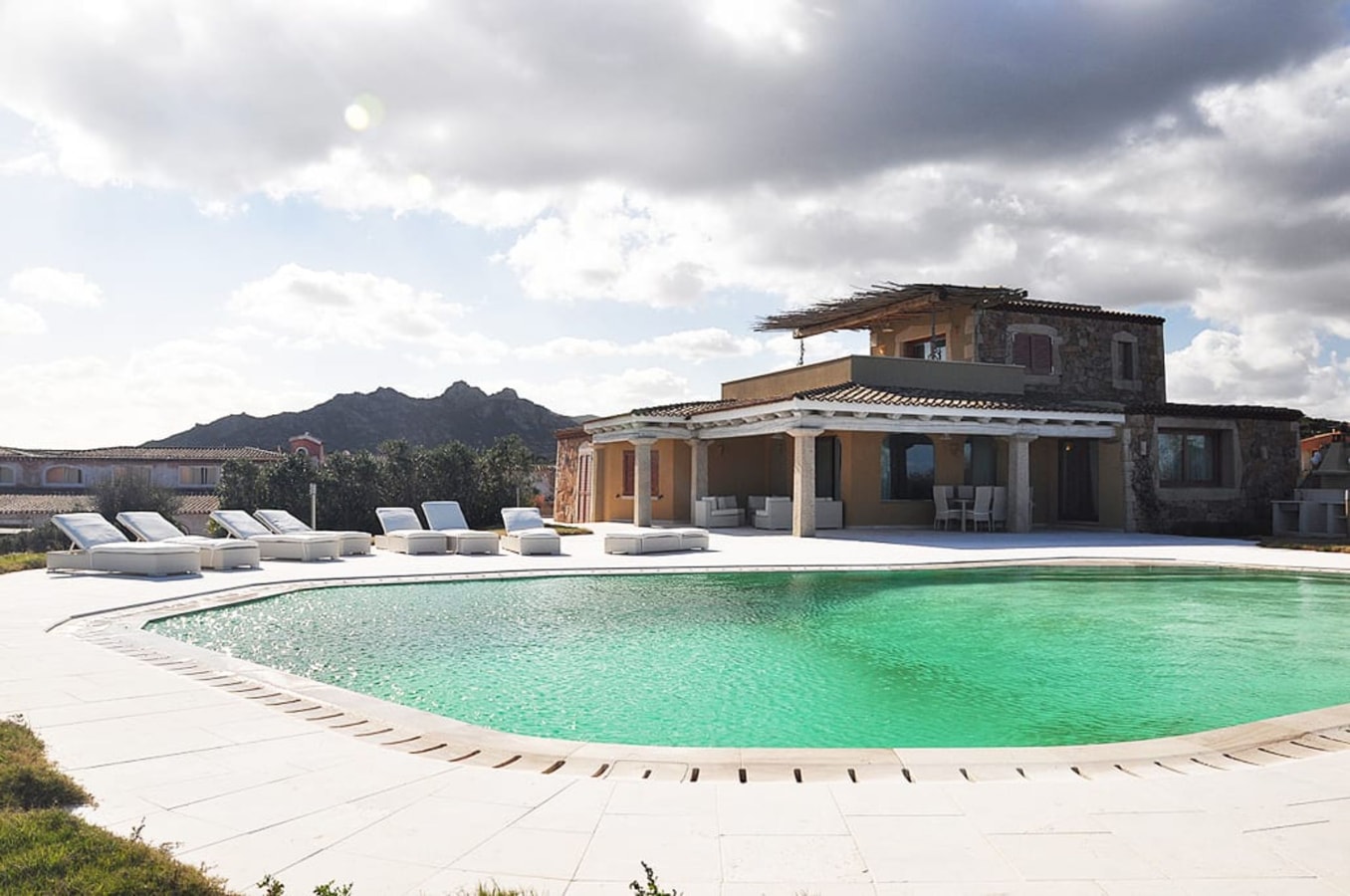 Private villa with a swimming pool in Sardinia Italian Breaks