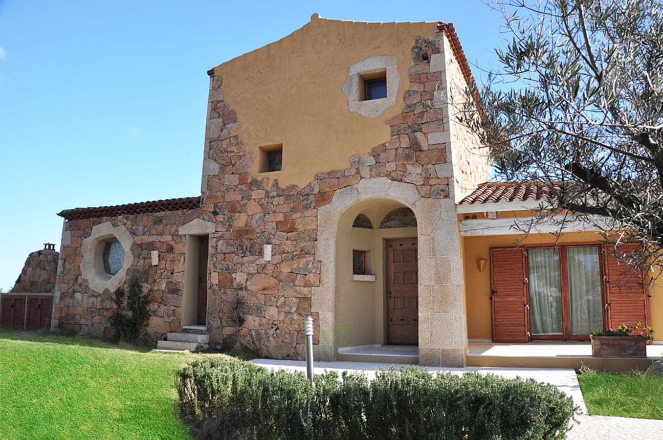 Private villa with a swimming pool in Sardinia 2 Italian Breaks