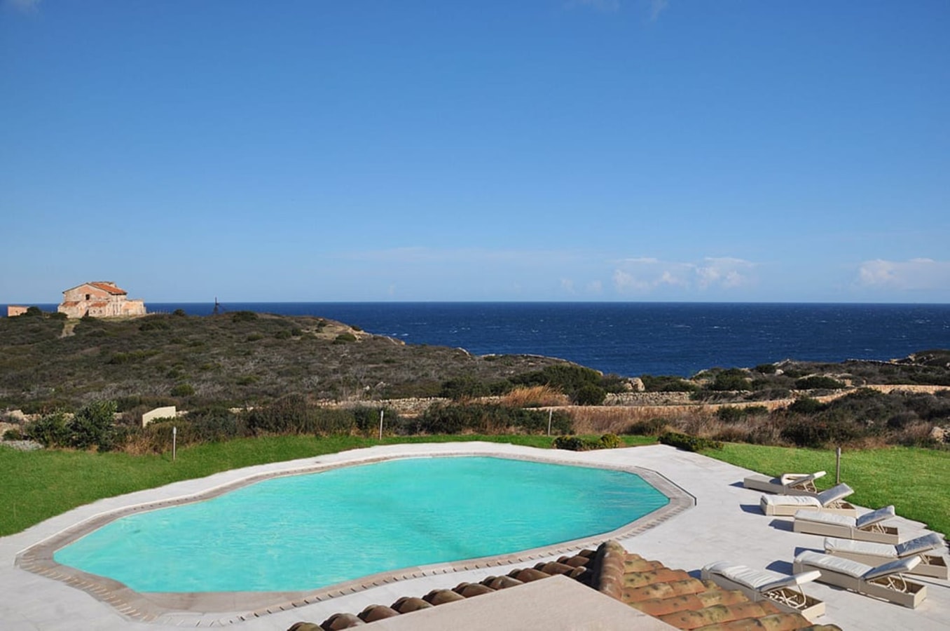 Private villa with a swimming pool in Sardinia 18 Italian Breaks
