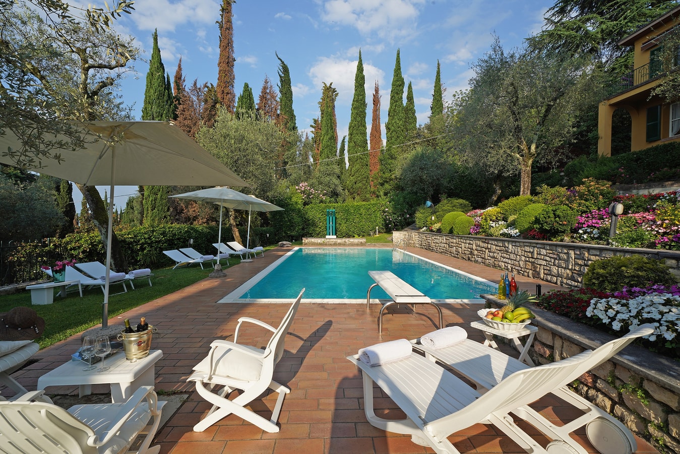 Villa Kaira - Private lakeside villa with pool 24 Italian Breaks