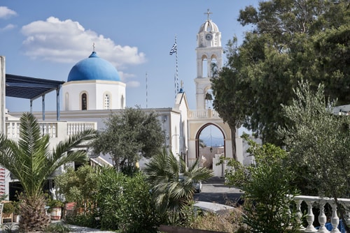Private villa with a courtyard and outdoor jacuzzi 1 My Villa Breaks