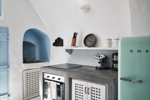 Private villa with a courtyard and outdoor jacuzzi 6 My Villa Breaks