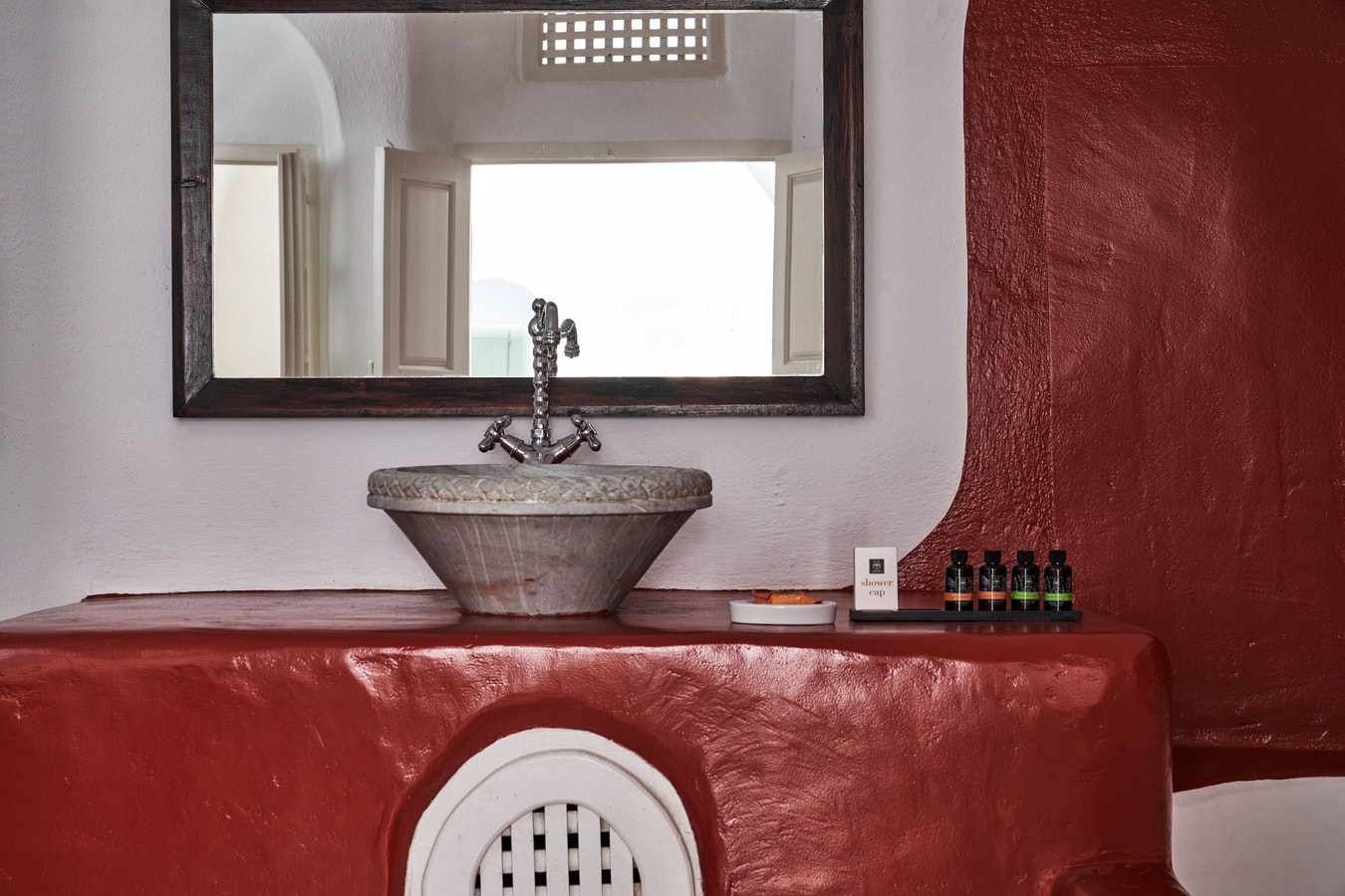 Private villa with a courtyard and outdoor jacuzzi 9 My Villa Breaks