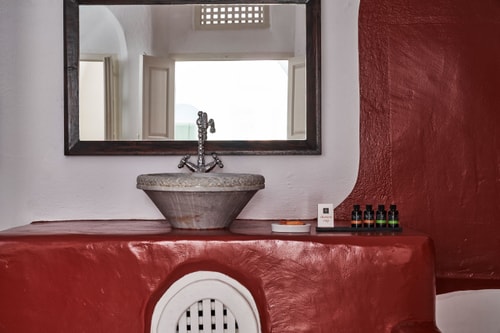 Private villa with a courtyard and outdoor jacuzzi 9 My Villa Breaks