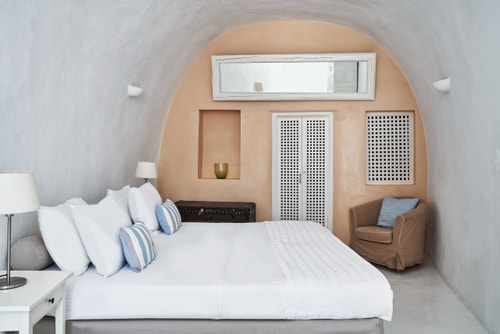 Private villa with a courtyard and outdoor jacuzzi 10 My Villa Breaks