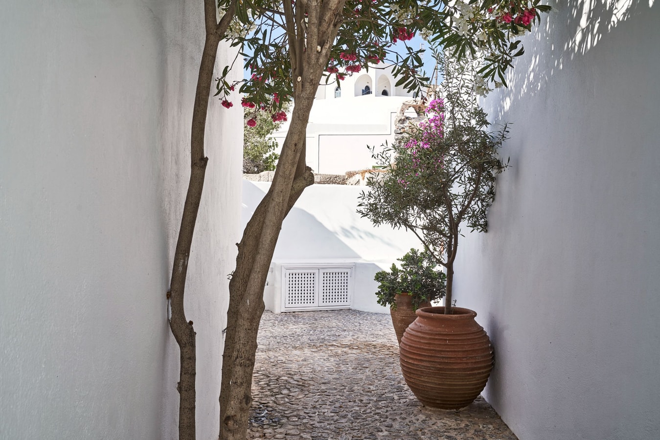 Private villa with a courtyard and outdoor jacuzzi 19 My Villa Breaks