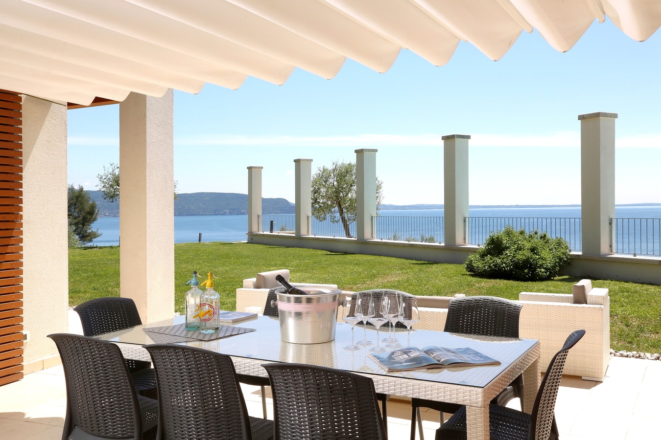 Villa Isotta - Lakeside villa with private pool 25 Italian Breaks
