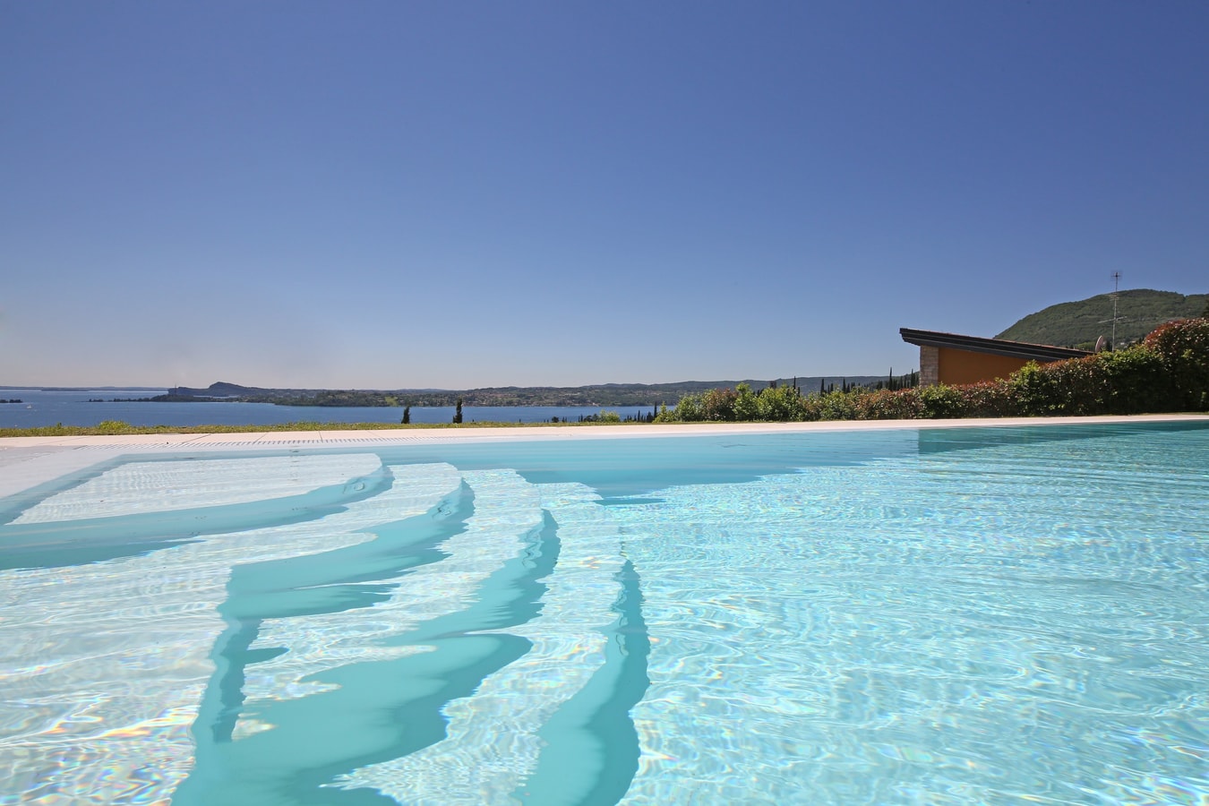 Villa Isotta - Lakeside villa with private pool 32 Italian Breaks