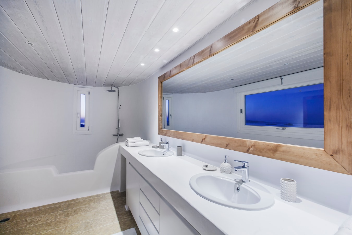 Luxury modern villa with a swimming pool and jacuzzi 12 My Villa Breaks