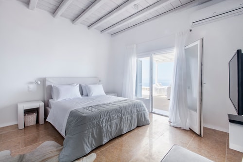 Luxury modern villa with a swimming pool and jacuzzi 13 My Villa Breaks