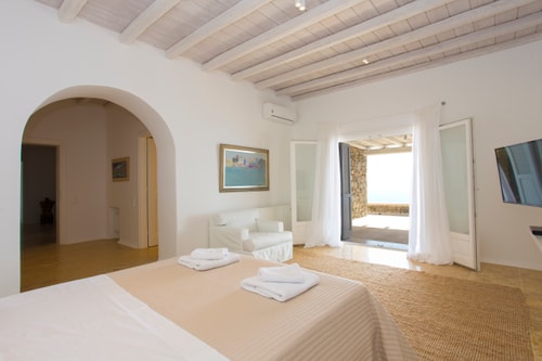 Luxury modern villa with a swimming pool and jacuzzi 16 My Villa Breaks