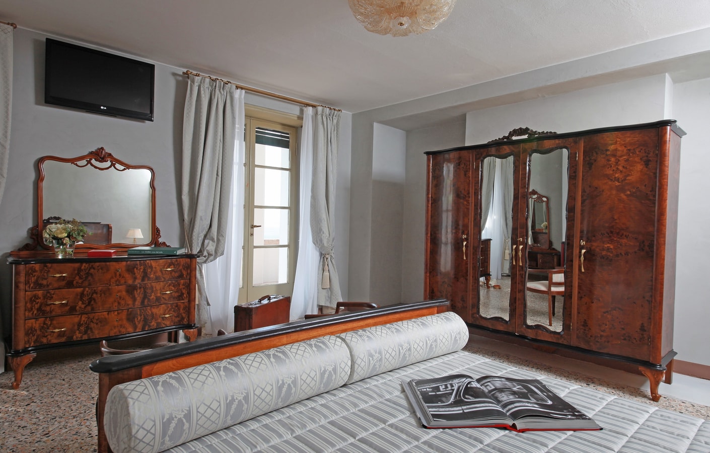 Villa Gabriele - Elegant villa with private pool 16 Italian Breaks