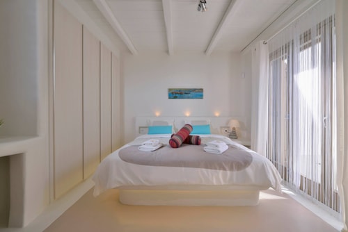 Luxury modern villa with a swimming pool in Mykonos 7 My Villa Breaks