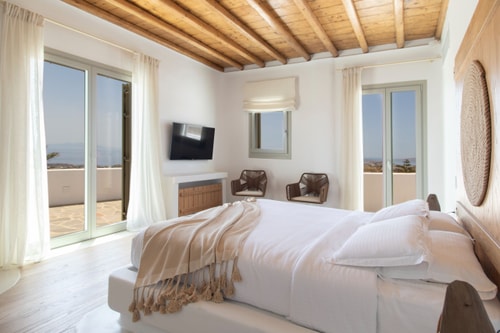 Luxury modern villa with swimming pool in Mykonos 9 My Villa Breaks