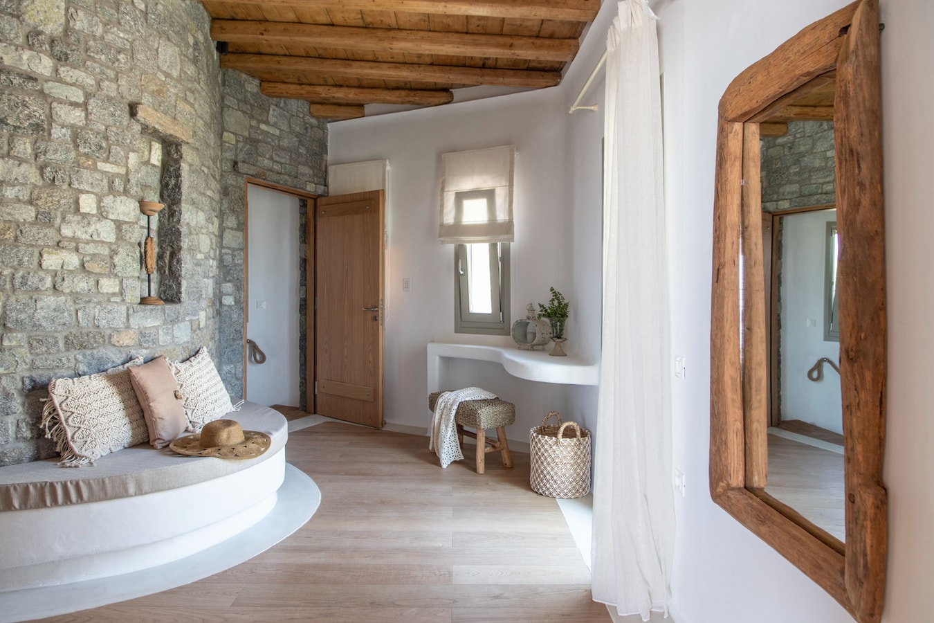 Luxury modern villa with swimming pool in Mykonos 11 My Villa Breaks