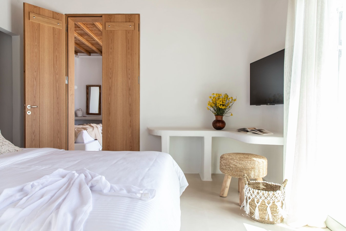 Luxury modern villa with swimming pool in Mykonos 20 My Villa Breaks