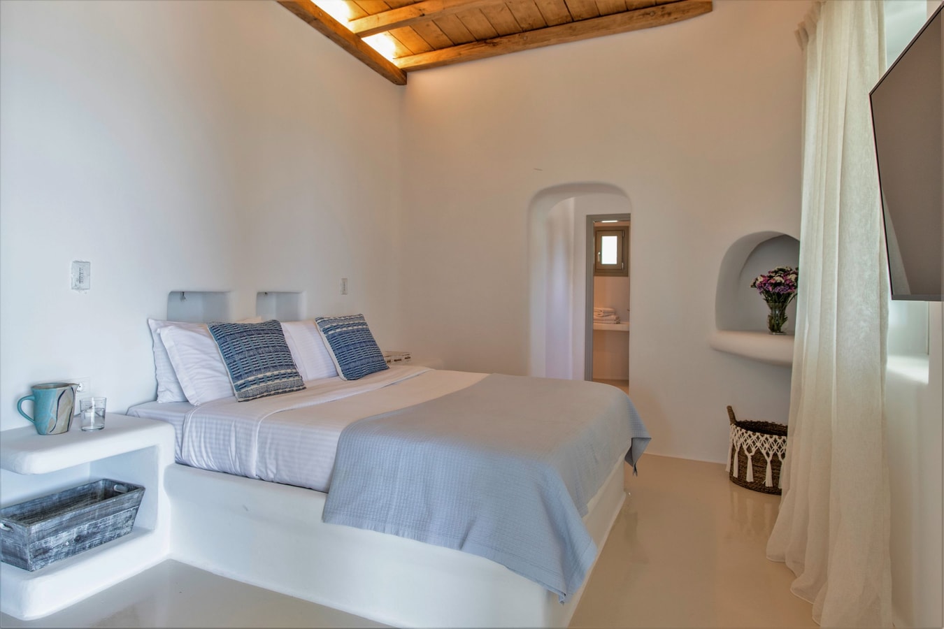 Luxury modern villa with swimming pool in Mykonos 33 My Villa Breaks