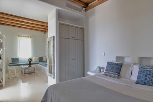 Luxury modern villa with swimming pool in Mykonos 34 My Villa Breaks