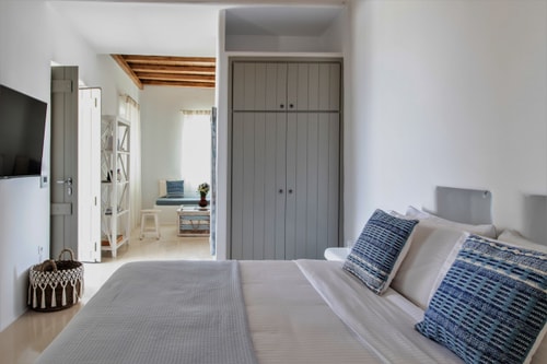 Luxury modern villa with swimming pool in Mykonos 35 My Villa Breaks