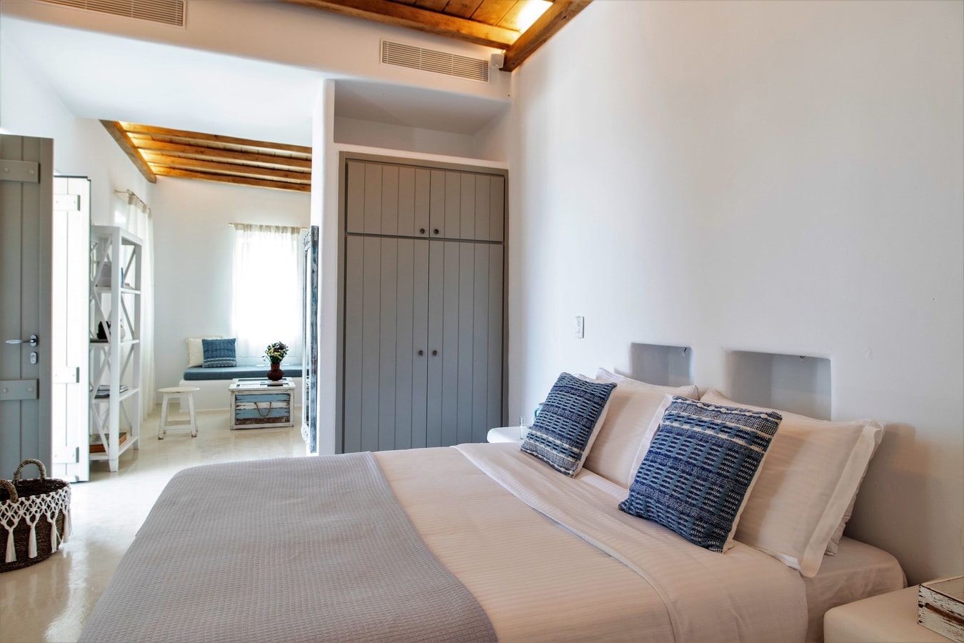 Luxury modern villa with swimming pool in Mykonos 36 My Villa Breaks