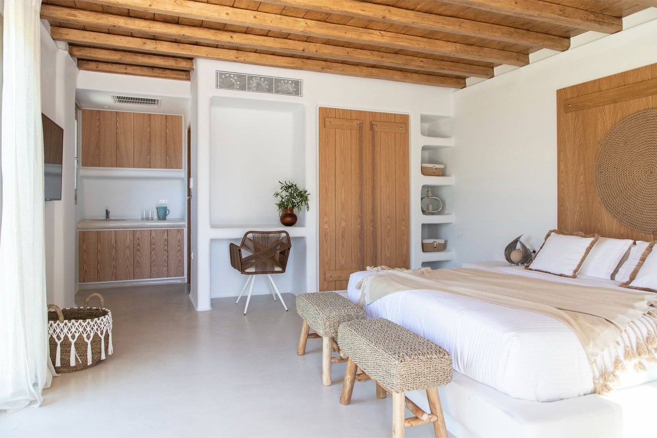 Luxury modern villa with swimming pool in Mykonos 40 My Villa Breaks