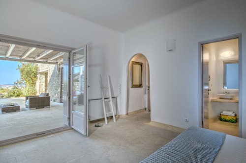 Luxury villa with swimming pool in Mykonos 14 My Villa Breaks