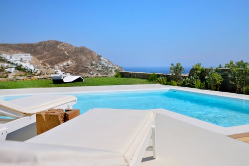 Luxury modern villa with swimming pool in Mykonos 15 My Villa Breaks