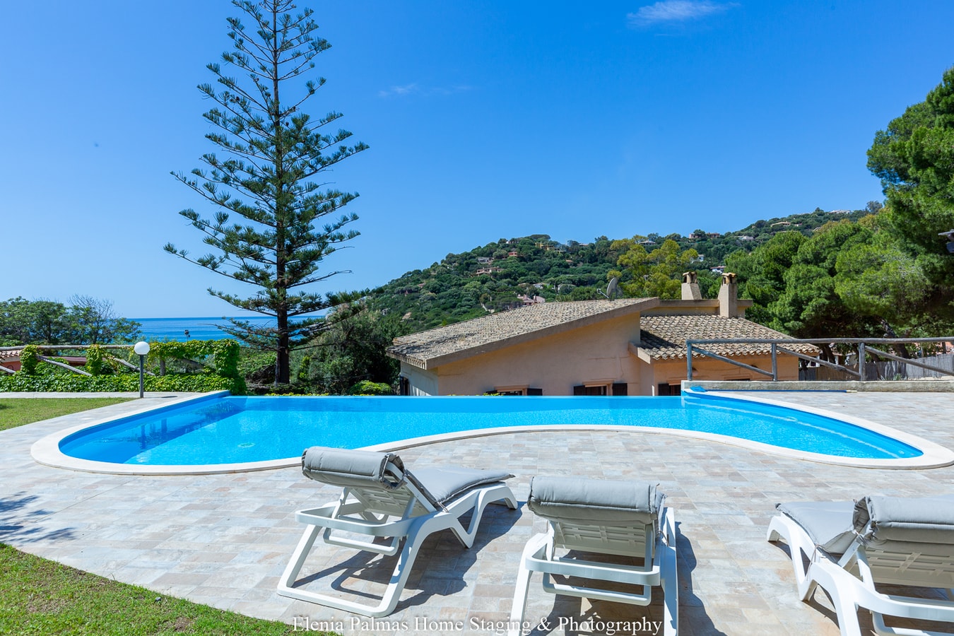 Beautiful private villa near the beach Italian Breaks