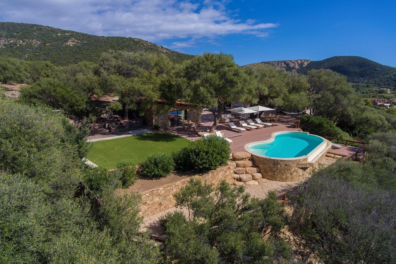 Stunning modern property with sea views 1 Italian Breaks