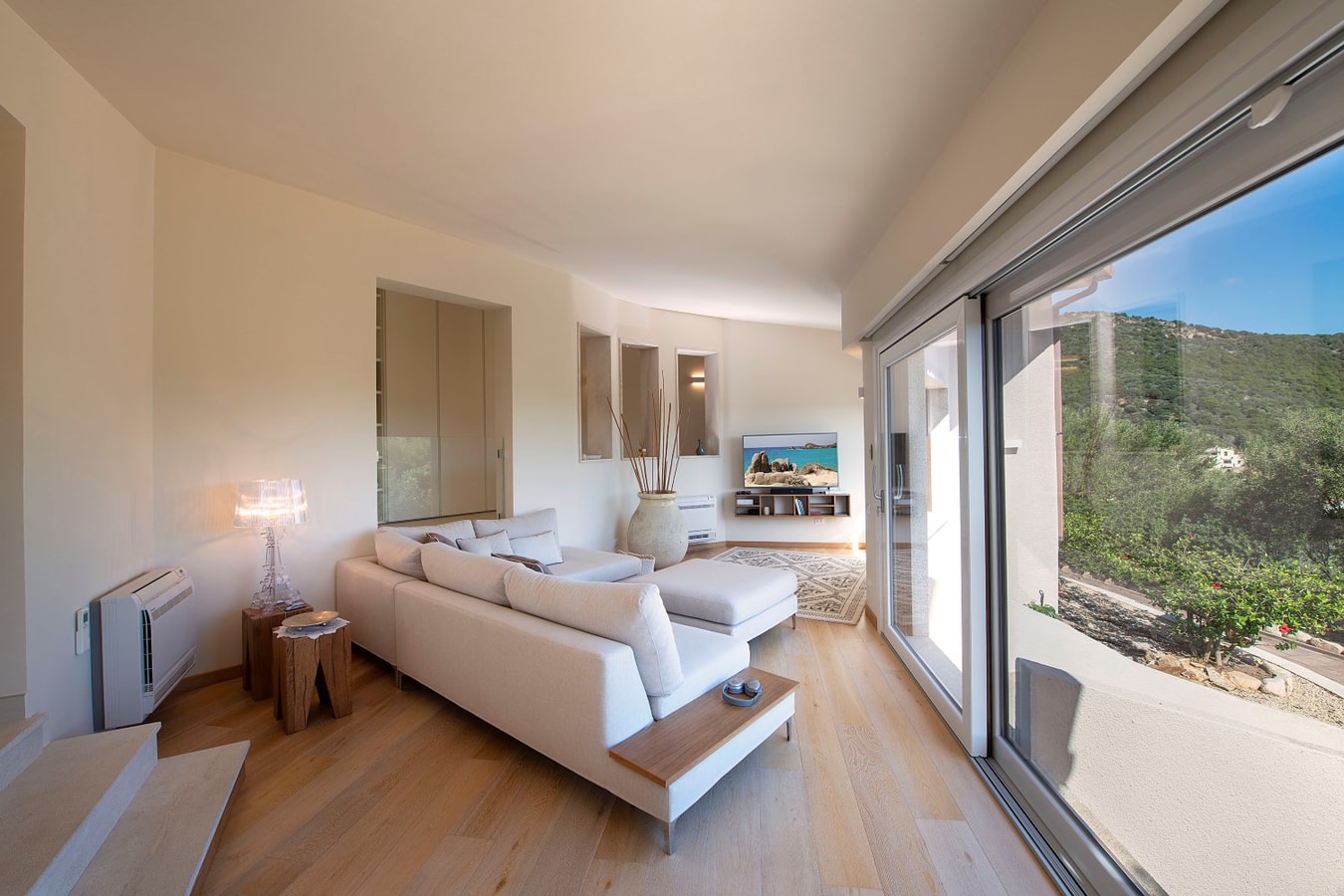 Stunning modern property with sea views 3 Italian Breaks