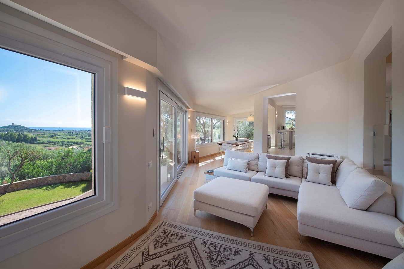 Stunning modern property with sea views 4 Italian Breaks