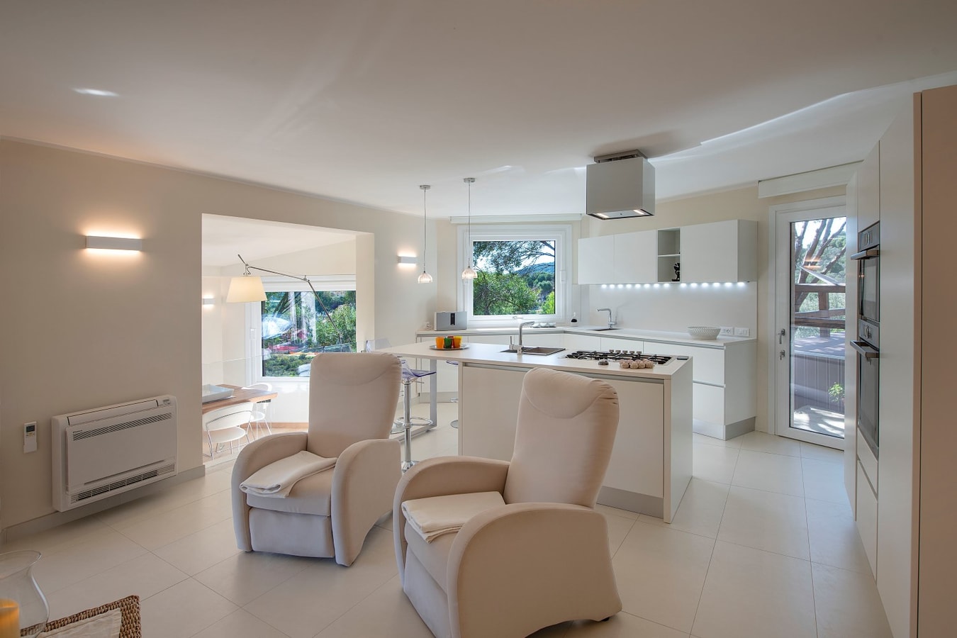 Stunning modern property with sea views 6 Italian Breaks