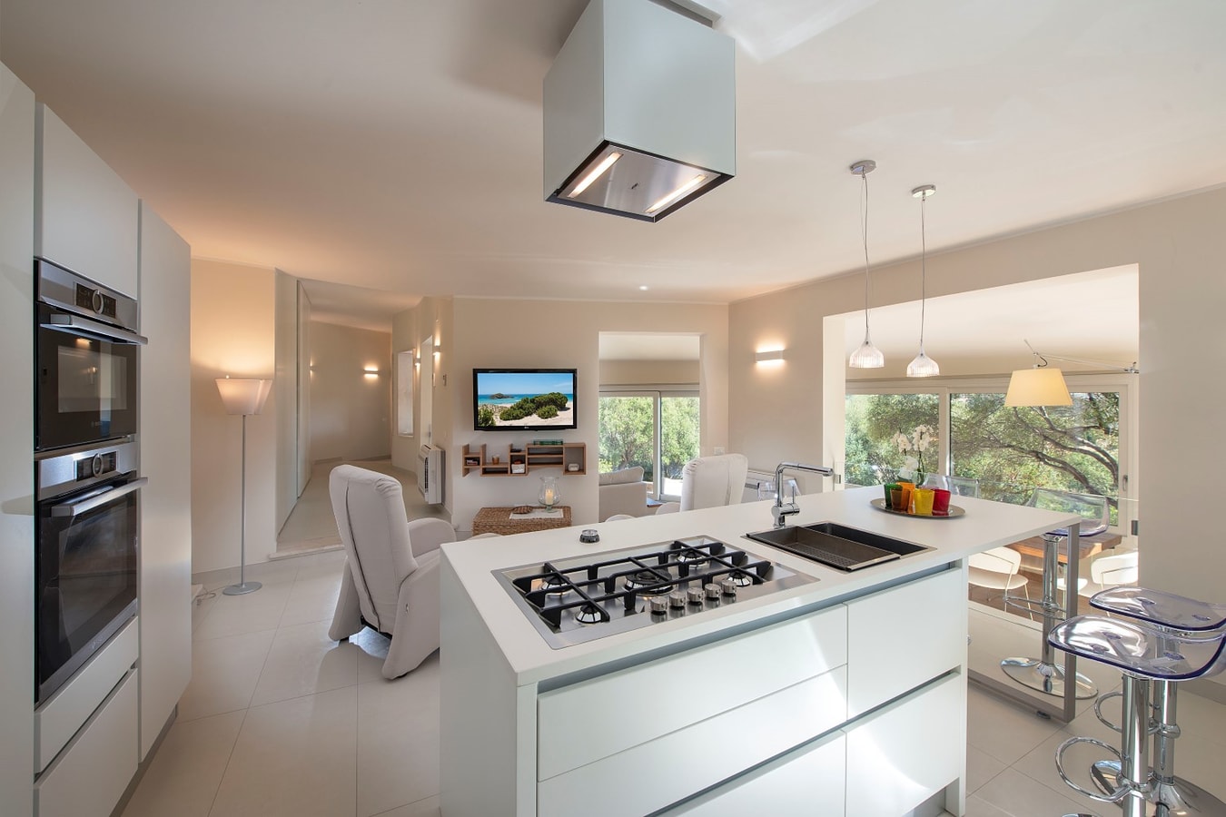 Stunning modern property with sea views 7 Italian Breaks