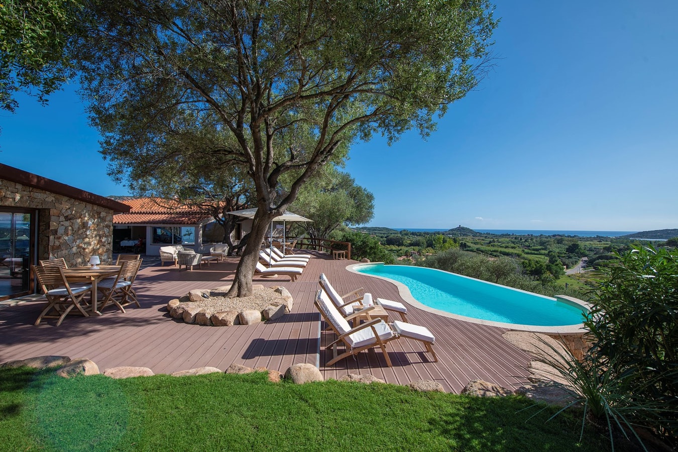 Stunning modern property with sea views 25 Italian Breaks