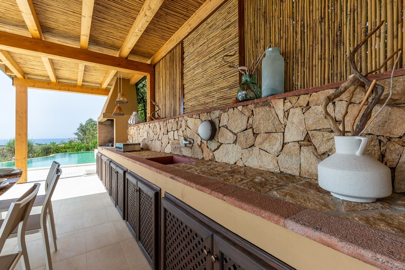 Villa with pool and stunning views 4 Italian Breaks