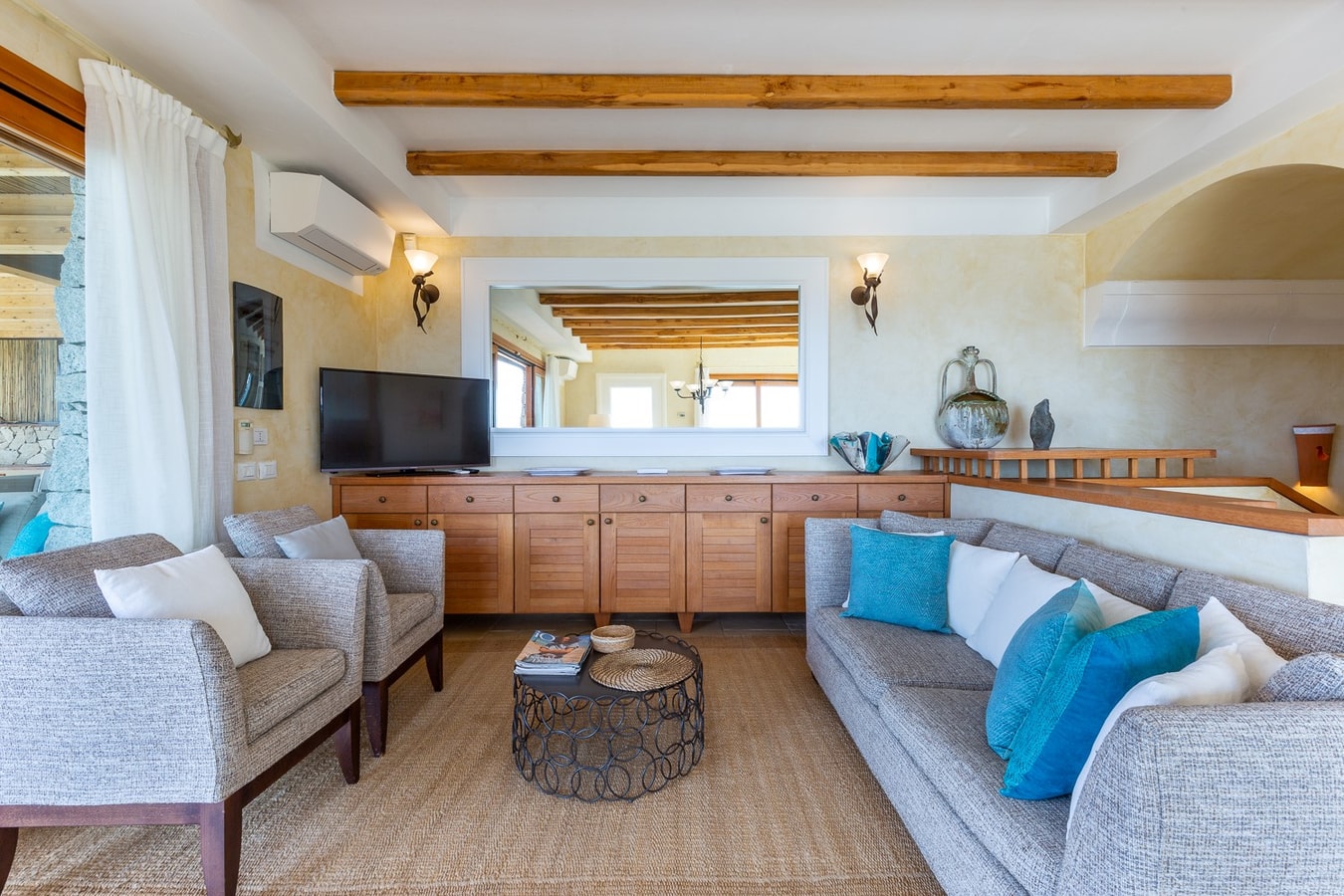 Villa with pool and stunning views 5 Italian Breaks