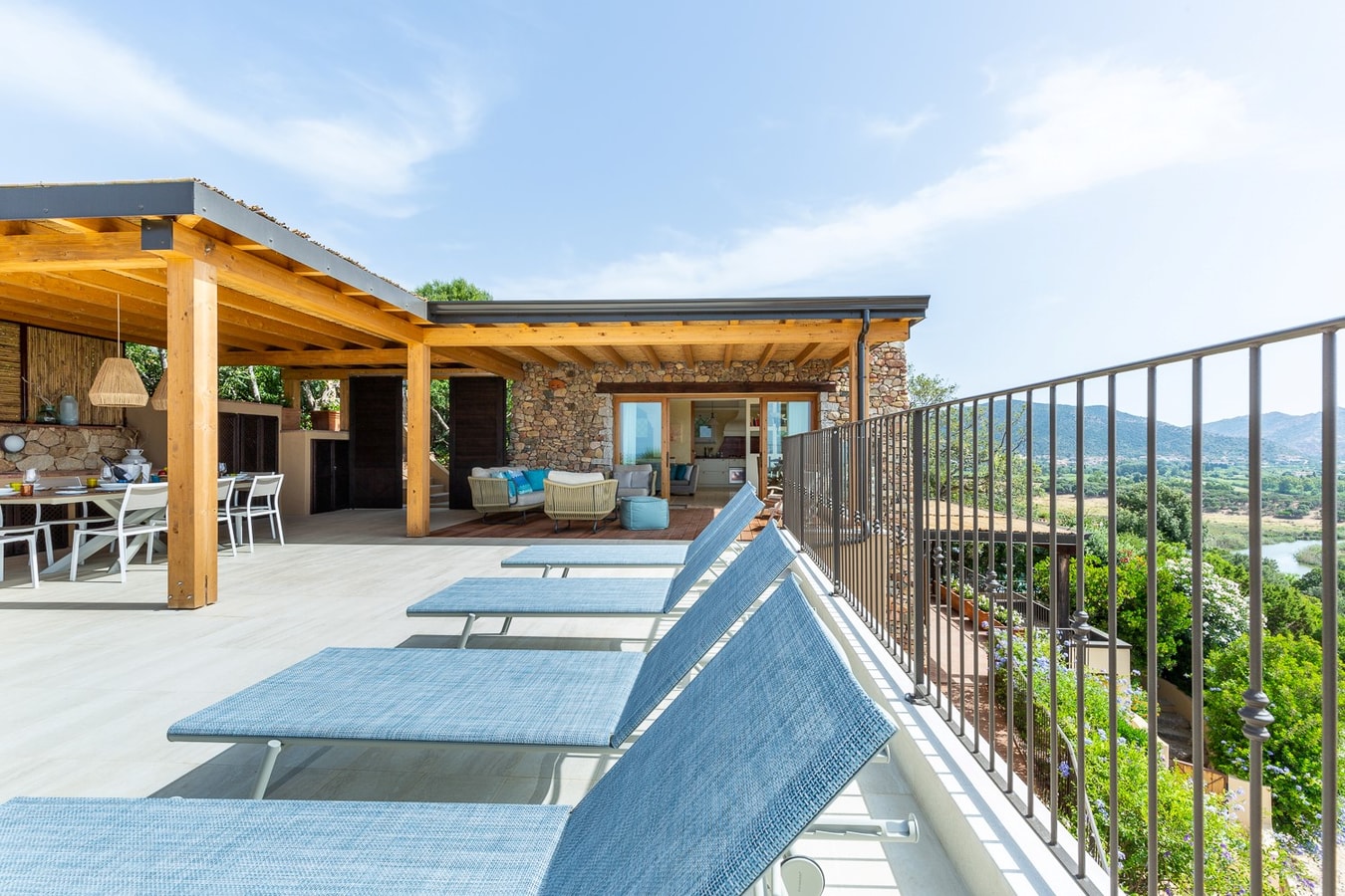 Villa with pool and stunning views 33 Italian Breaks