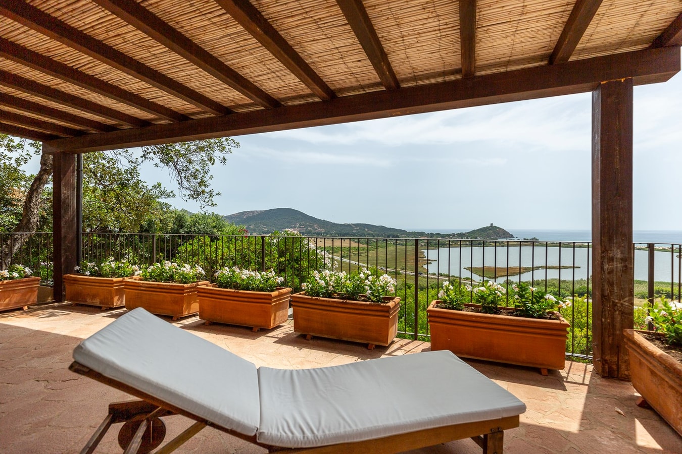 Villa with pool and stunning views 37 Italian Breaks