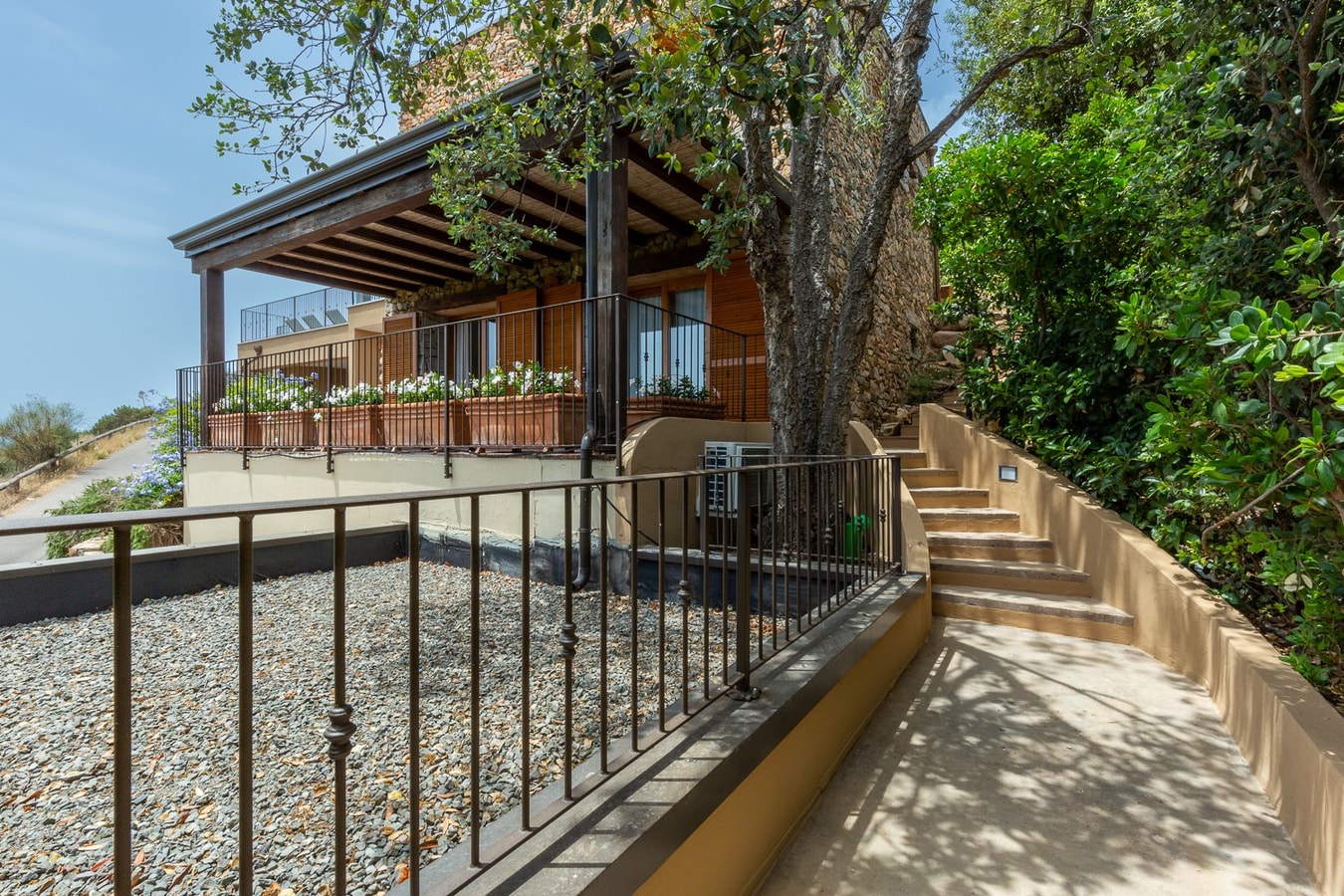 Villa with pool and stunning views 41 Italian Breaks