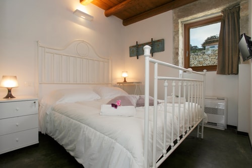 Private villa with pool in the countryside 7 Italian Breaks