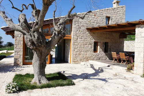 Private villa with pool in the countryside 11 Italian Breaks